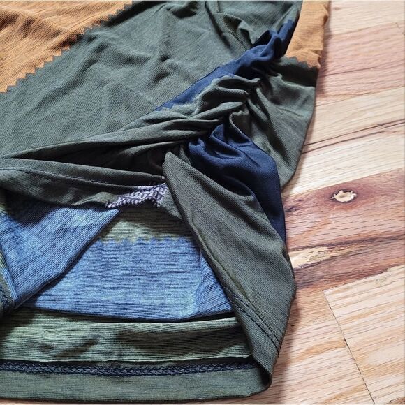 Lavish Medium Dolman Sleeve Colorblock Oversized Tee Keyhole Back - Picture 3 of 5